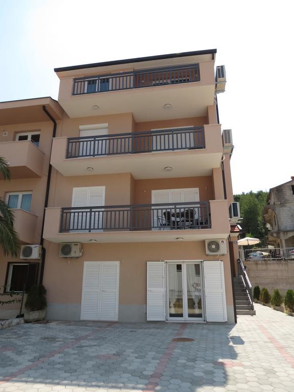 Apartments Ljubicic Podstrana Eksteriør billede